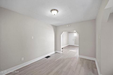 Tiny photo for 3907 Lagrange Street, Toledo, OH 43612 (MLS # 10002043)