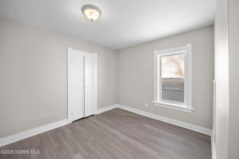 Tiny photo for 3907 Lagrange Street, Toledo, OH 43612 (MLS # 10002043)