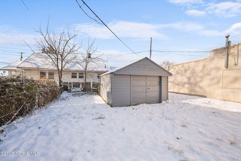 Tiny photo for 3907 Lagrange Street, Toledo, OH 43612 (MLS # 10002043)