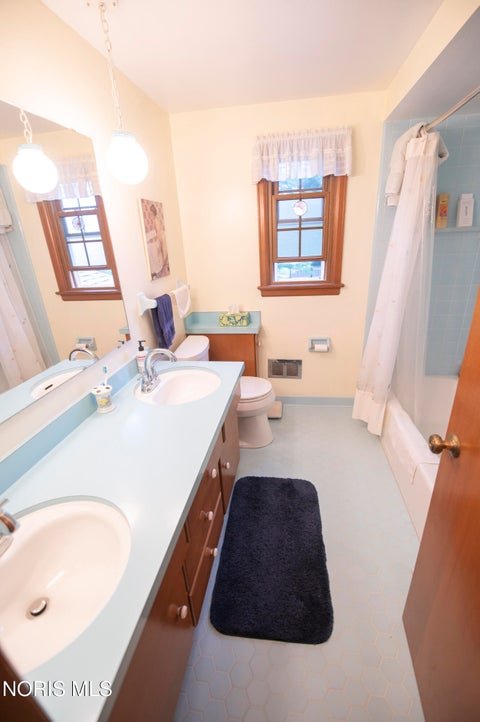 Tiny photo for 1900 Green Valley Drive, Toledo, OH 43614 (MLS # 10013944)