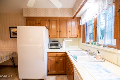 Tiny photo for 1900 Green Valley Drive, Toledo, OH 43614 (MLS # 10013944)
