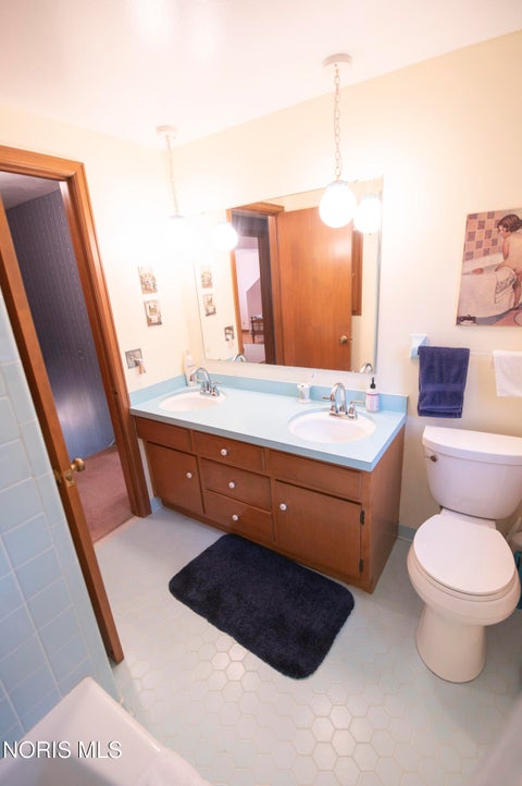 Tiny photo for 1900 Green Valley Drive, Toledo, OH 43614 (MLS # 10013944)