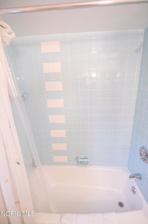 Tiny photo for 1900 Green Valley Drive, Toledo, OH 43614 (MLS # 10013944)