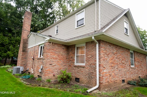 Tiny photo for 1900 Green Valley Drive, Toledo, OH 43614 (MLS # 10013944)