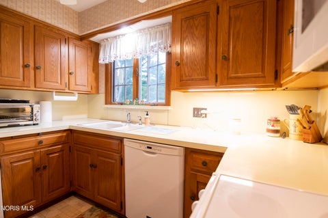 Tiny photo for 1900 Green Valley Drive, Toledo, OH 43614 (MLS # 10013944)