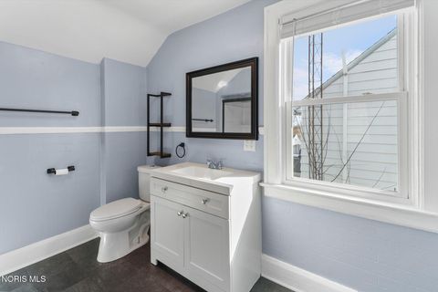 Tiny photo for 1749 Selkirk Street, Toledo, OH 43605 (MLS # 10005351)