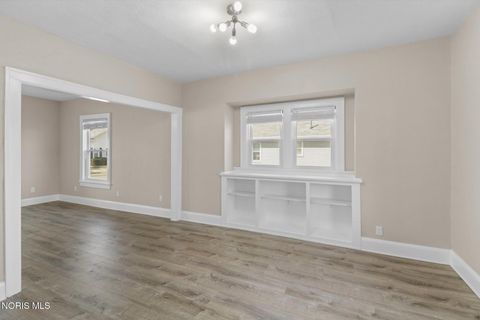 Tiny photo for 1749 Selkirk Street, Toledo, OH 43605 (MLS # 10005351)