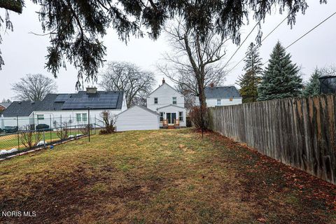 Tiny photo for 2477 Eastmoreland Drive, Oregon, OH 43616 (MLS # 10004718)