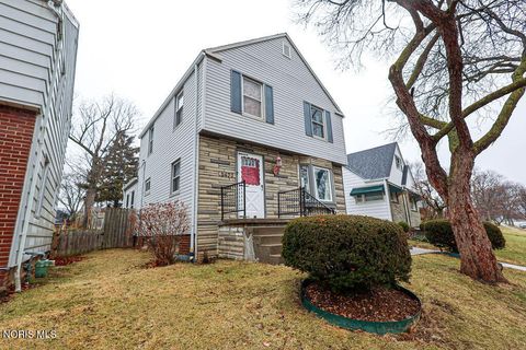 Tiny photo for 2477 Eastmoreland Drive, Oregon, OH 43616 (MLS # 10004718)