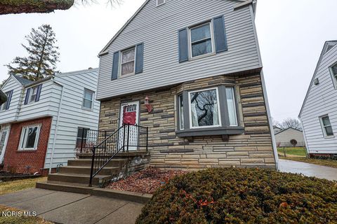 Tiny photo for 2477 Eastmoreland Drive, Oregon, OH 43616 (MLS # 10004718)