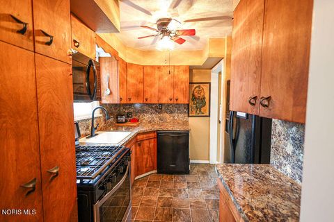 Tiny photo for 2477 Eastmoreland Drive, Oregon, OH 43616 (MLS # 10004718)