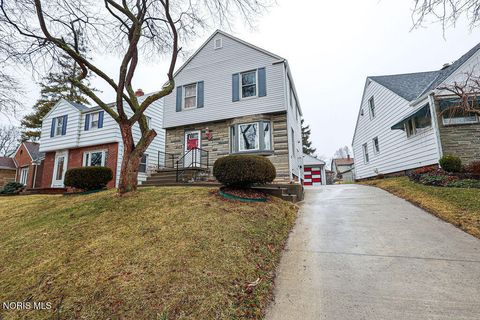 Tiny photo for 2477 Eastmoreland Drive, Oregon, OH 43616 (MLS # 10004718)