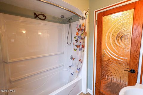 Tiny photo for 2477 Eastmoreland Drive, Oregon, OH 43616 (MLS # 10004718)