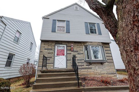 Tiny photo for 2477 Eastmoreland Drive, Oregon, OH 43616 (MLS # 10004718)