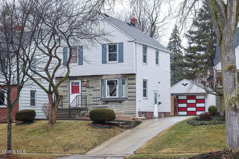 Photo of 2477 Eastmoreland Drive, Oregon, OH 43616 (MLS # 10004718)