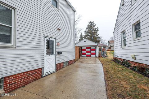 Tiny photo for 2477 Eastmoreland Drive, Oregon, OH 43616 (MLS # 10004718)