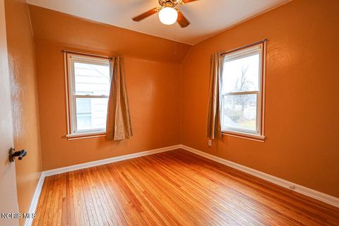 Tiny photo for 2477 Eastmoreland Drive, Oregon, OH 43616 (MLS # 10004718)