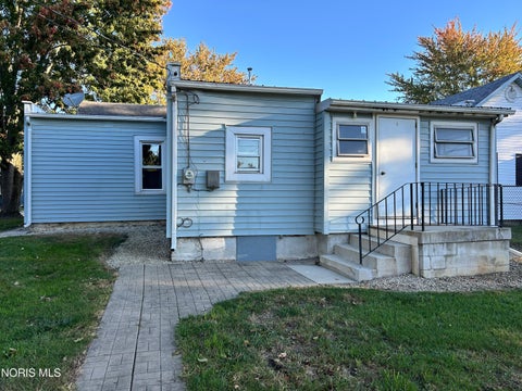 Tiny photo for 523 W North Street, Fostoria, OH 44830 (MLS # 10014463)