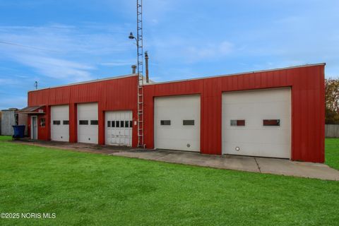 Photo of 1344 W Lakeshore Drive, Port Clinton, OH 43452 (MLS # 10001643)