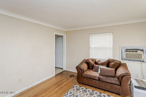 Tiny photo for 1318 E Manhattan Boulevard, Toledo, OH 43608 (MLS # 10008206)