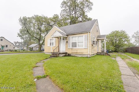 Tiny photo for 1318 E Manhattan Boulevard, Toledo, OH 43608 (MLS # 10008206)