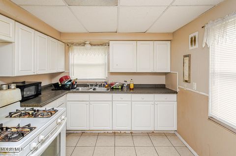 Tiny photo for 1318 E Manhattan Boulevard, Toledo, OH 43608 (MLS # 10008206)
