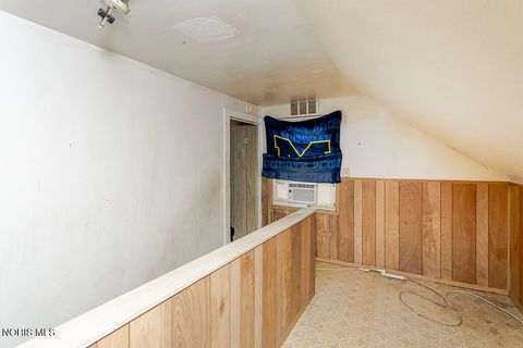 Tiny photo for 1318 E Manhattan Boulevard, Toledo, OH 43608 (MLS # 10008206)