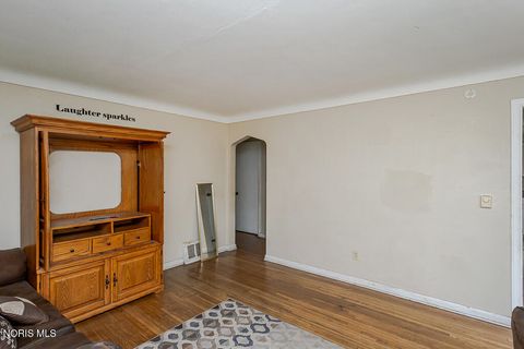 Tiny photo for 1318 E Manhattan Boulevard, Toledo, OH 43608 (MLS # 10008206)
