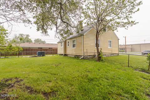 Tiny photo for 1318 E Manhattan Boulevard, Toledo, OH 43608 (MLS # 10008206)
