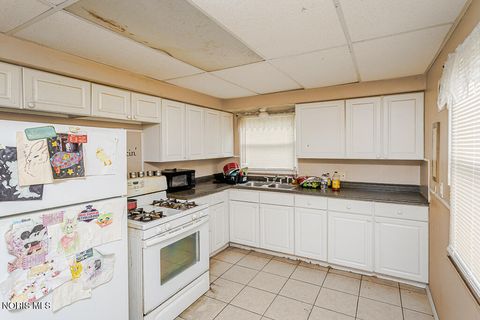 Tiny photo for 1318 E Manhattan Boulevard, Toledo, OH 43608 (MLS # 10008206)