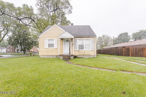 Photo of 1318 E Manhattan Boulevard, Toledo, OH 43608 (MLS # 10008206)