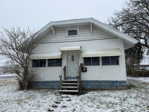 Photo of 823 Nicholas Street, Defiance, OH 43512 (MLS # 10003104)