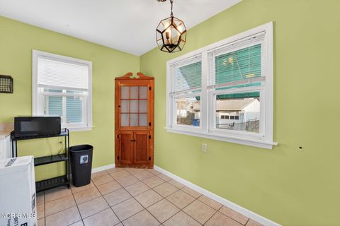 Tiny photo for 1379 Glenview Road, Toledo, OH 43614 (MLS # 10005000)