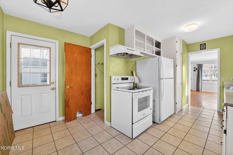 Tiny photo for 1379 Glenview Road, Toledo, OH 43614 (MLS # 10005000)