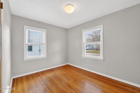 Tiny photo for 1379 Glenview Road, Toledo, OH 43614 (MLS # 10005000)