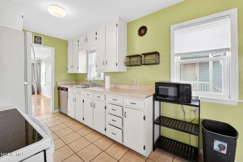 Tiny photo for 1379 Glenview Road, Toledo, OH 43614 (MLS # 10005000)