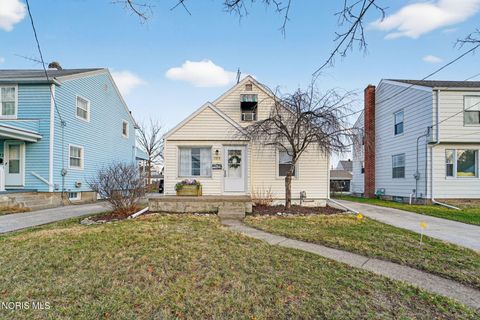 Photo of 1379 Glenview Road, Toledo, OH 43614 (MLS # 10005000)