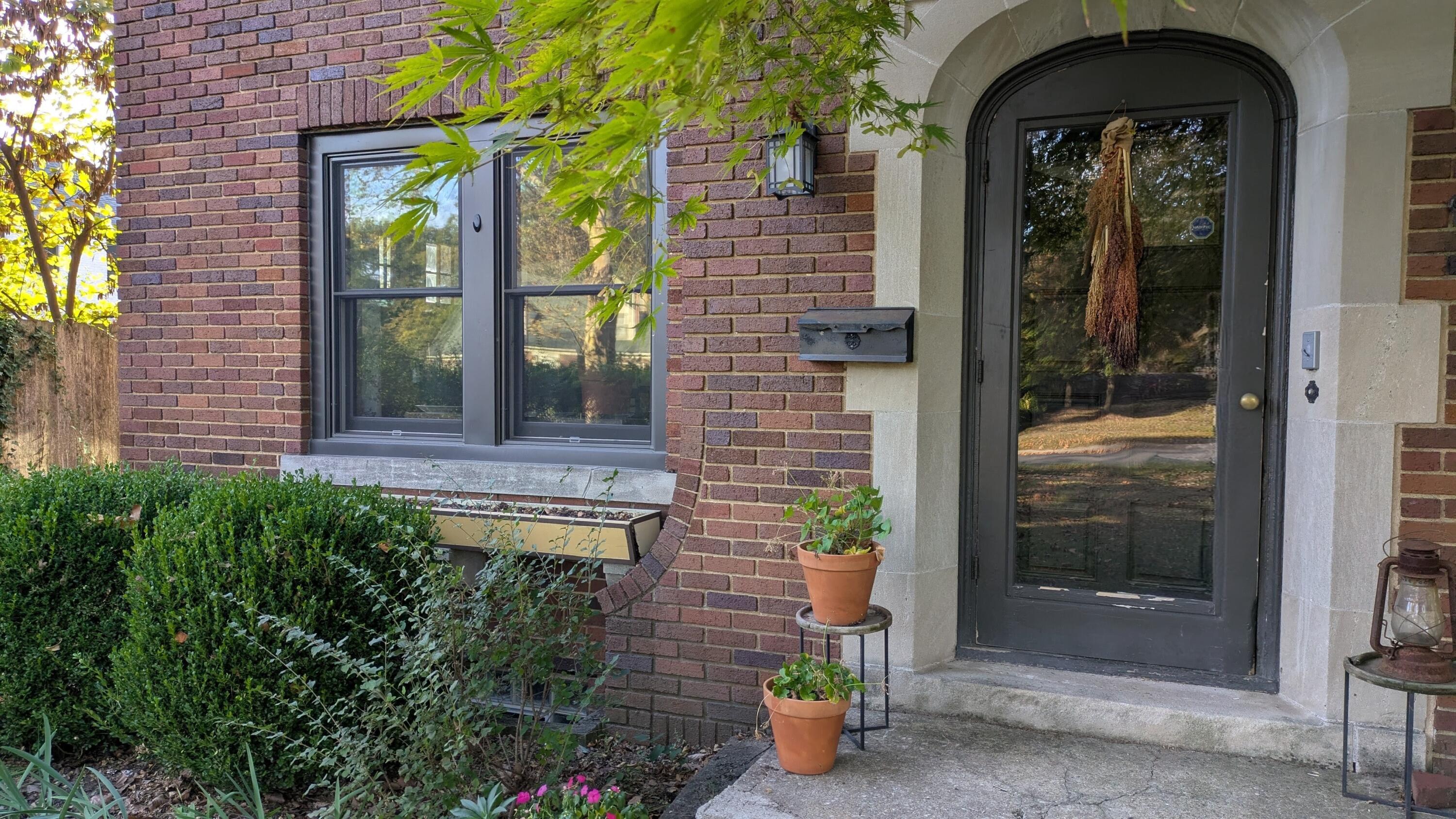 2221 Meadowwood Drive