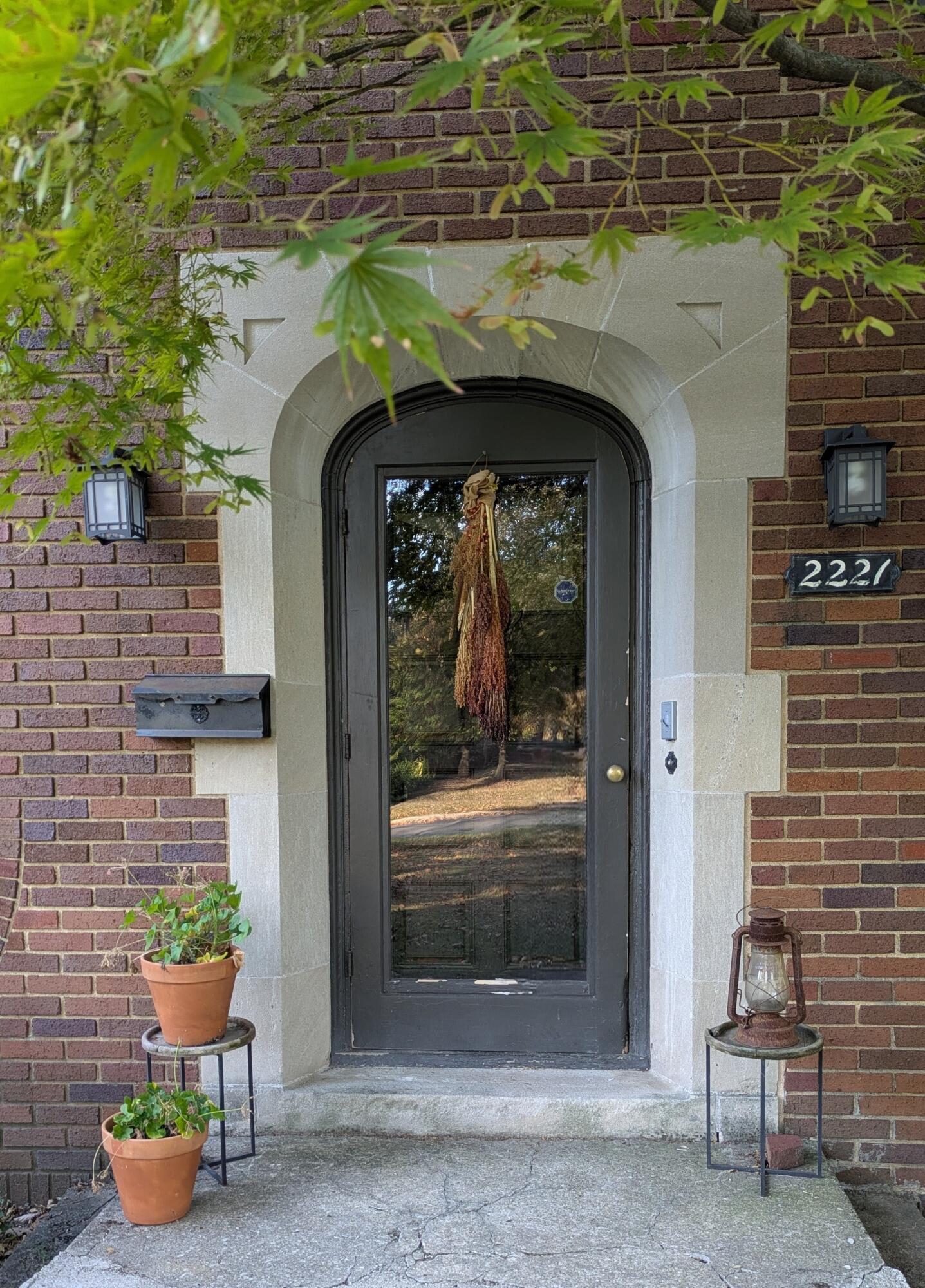 2221 Meadowwood Drive