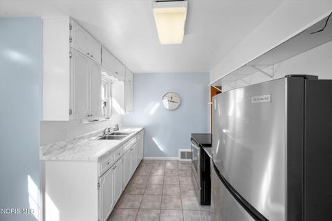 Tiny photo for 2544 Cawdor Road, Oregon, OH 43616 (MLS # 10004654)