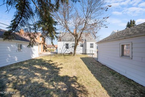 Tiny photo for 2544 Cawdor Road, Oregon, OH 43616 (MLS # 10004654)