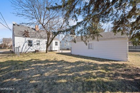 Tiny photo for 2544 Cawdor Road, Oregon, OH 43616 (MLS # 10004654)