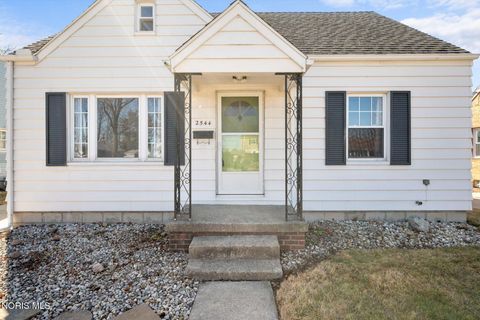 Tiny photo for 2544 Cawdor Road, Oregon, OH 43616 (MLS # 10004654)
