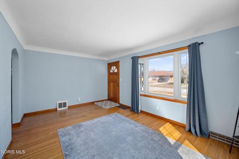 Tiny photo for 2544 Cawdor Road, Oregon, OH 43616 (MLS # 10004654)