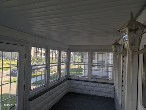 Tiny photo for 424 Utah Street, Toledo, OH 43605 (MLS # 10008838)