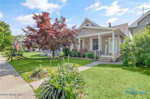 Photo of 224 Elm Street, Rossford, OH 43460 (MLS # 10001442)