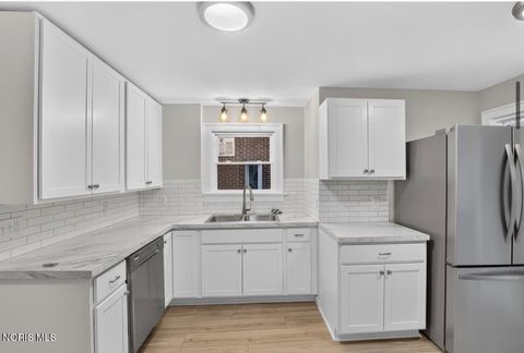 Tiny photo for 2227 Portsmouth Avenue, Toledo, OH 43613 (MLS # 10009581)