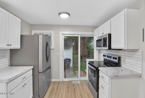 Tiny photo for 2227 Portsmouth Avenue, Toledo, OH 43613 (MLS # 10009581)