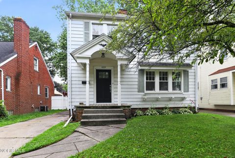 Photo of 2227 Portsmouth Avenue, Toledo, OH 43613 (MLS # 10009581)
