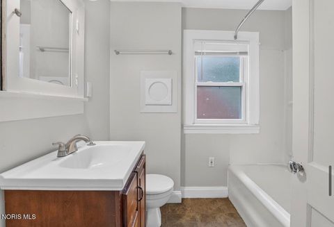 Tiny photo for 2227 Portsmouth Avenue, Toledo, OH 43613 (MLS # 10009581)